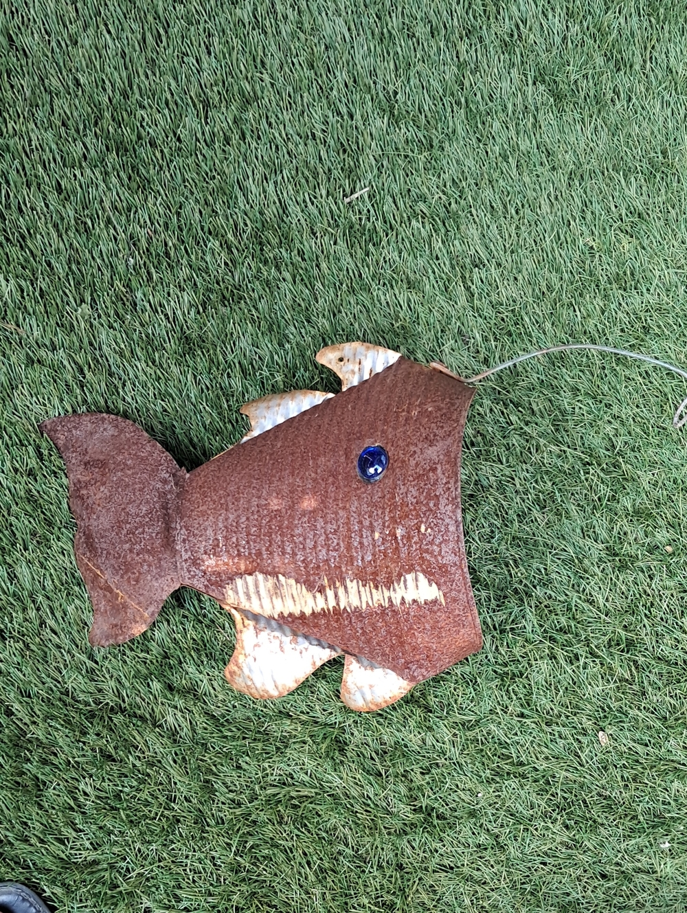 Pair Recycled Tin Can Rusted Fish Art Outdoors Indoors Decor - Picture 2 of 11